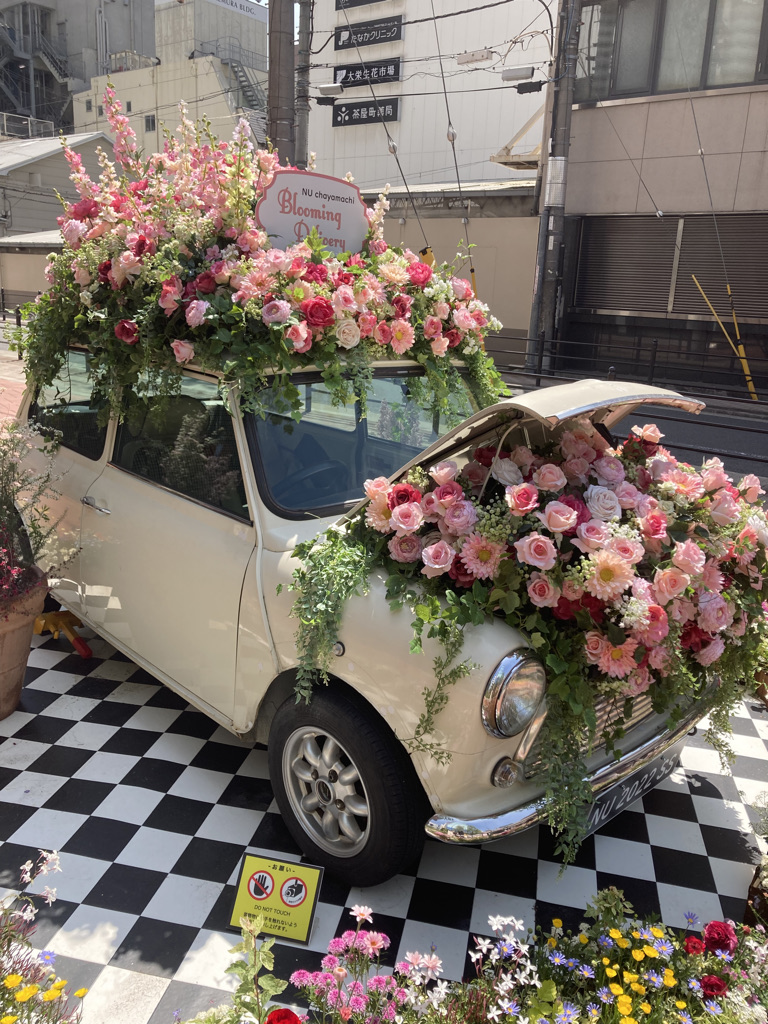 NU茶屋町　オシャレカー